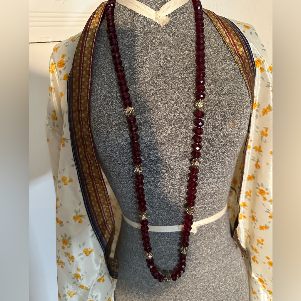Stunning Jones New York Garnet Color Crystal And Gold Beaded Necklace 12$